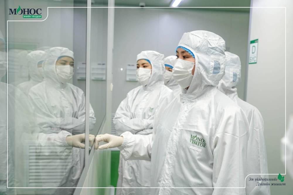 АШУҮИС - Эм Зүйн Сургуулийн хамт олны төлөөлөл Монос GMP үйлдвэрлэлийн цогцолбортой танилцлаа.